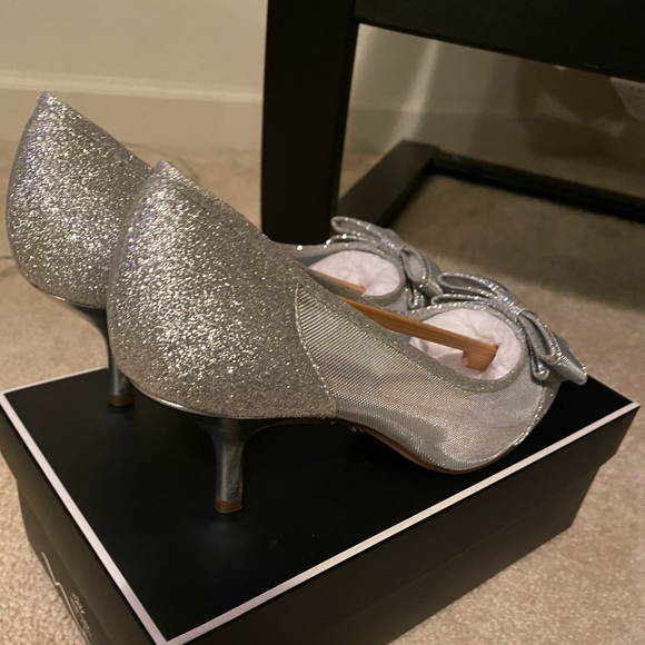 Nina Shoes - Glittery silver kitten heeled dress pump.